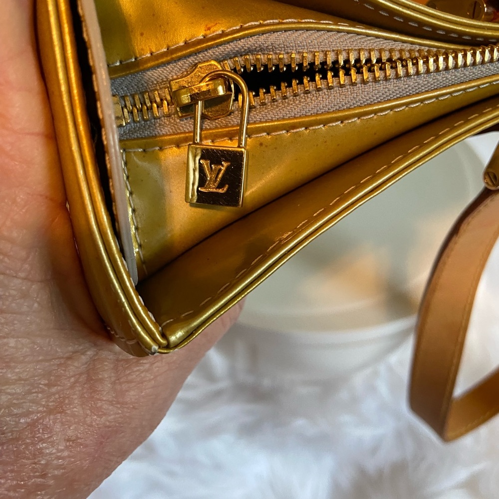 SOLD LV VGUC Vintage Columbus Tote in Green Vernis Leather - Picture 6 of 16